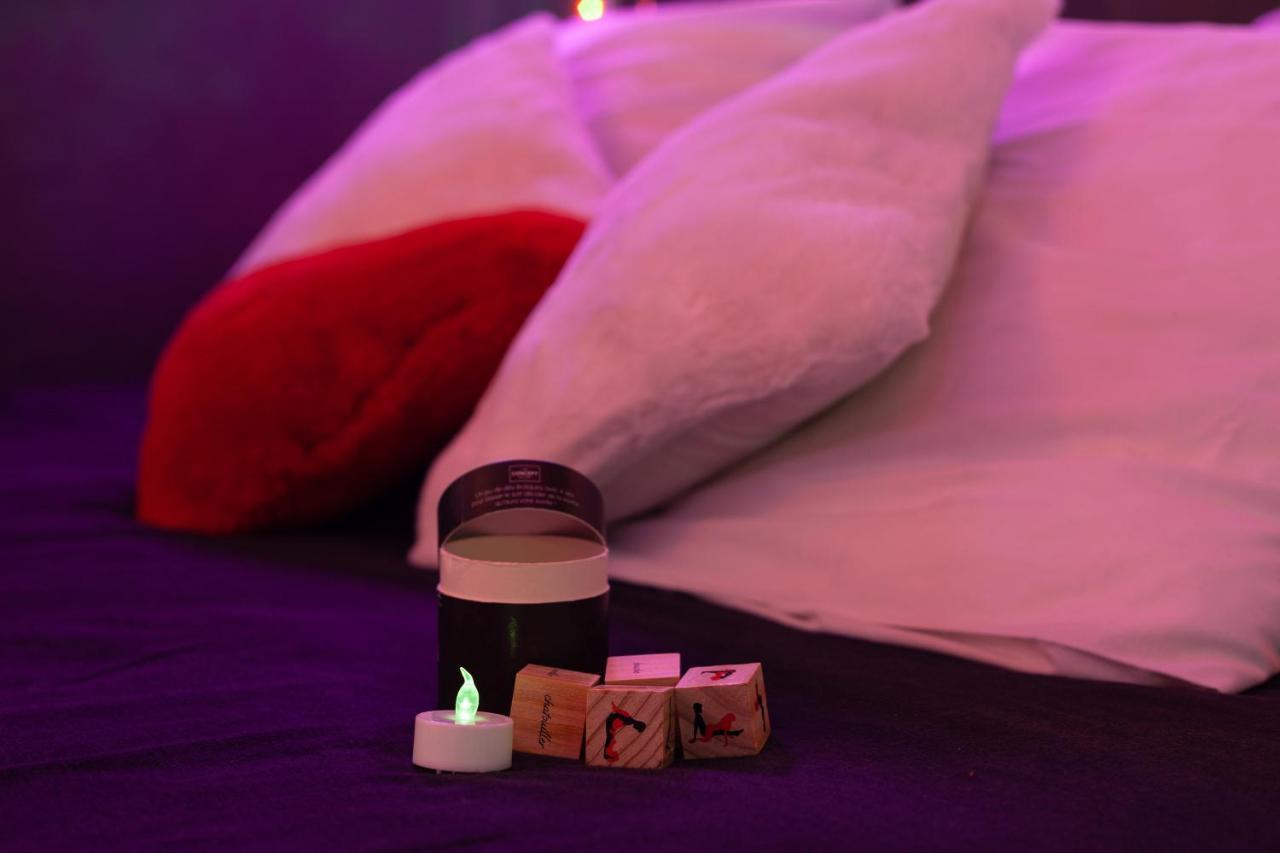 Love Room Avec Balneo Тулон Экстерьер фото
