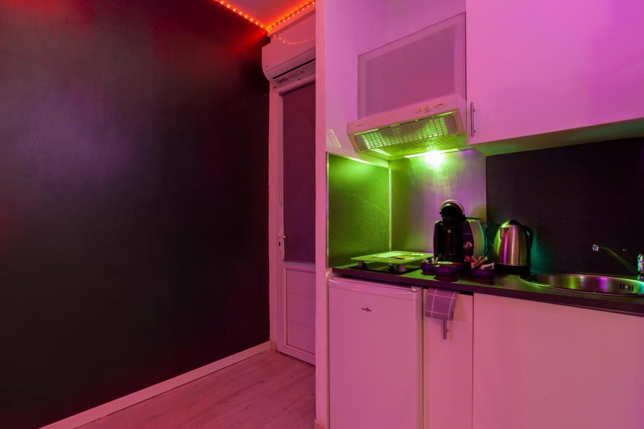 Love Room Avec Balneo Тулон Экстерьер фото