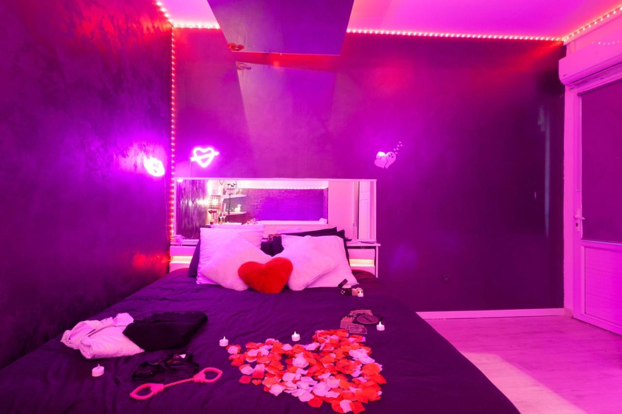 Love Room Avec Balneo Тулон Экстерьер фото