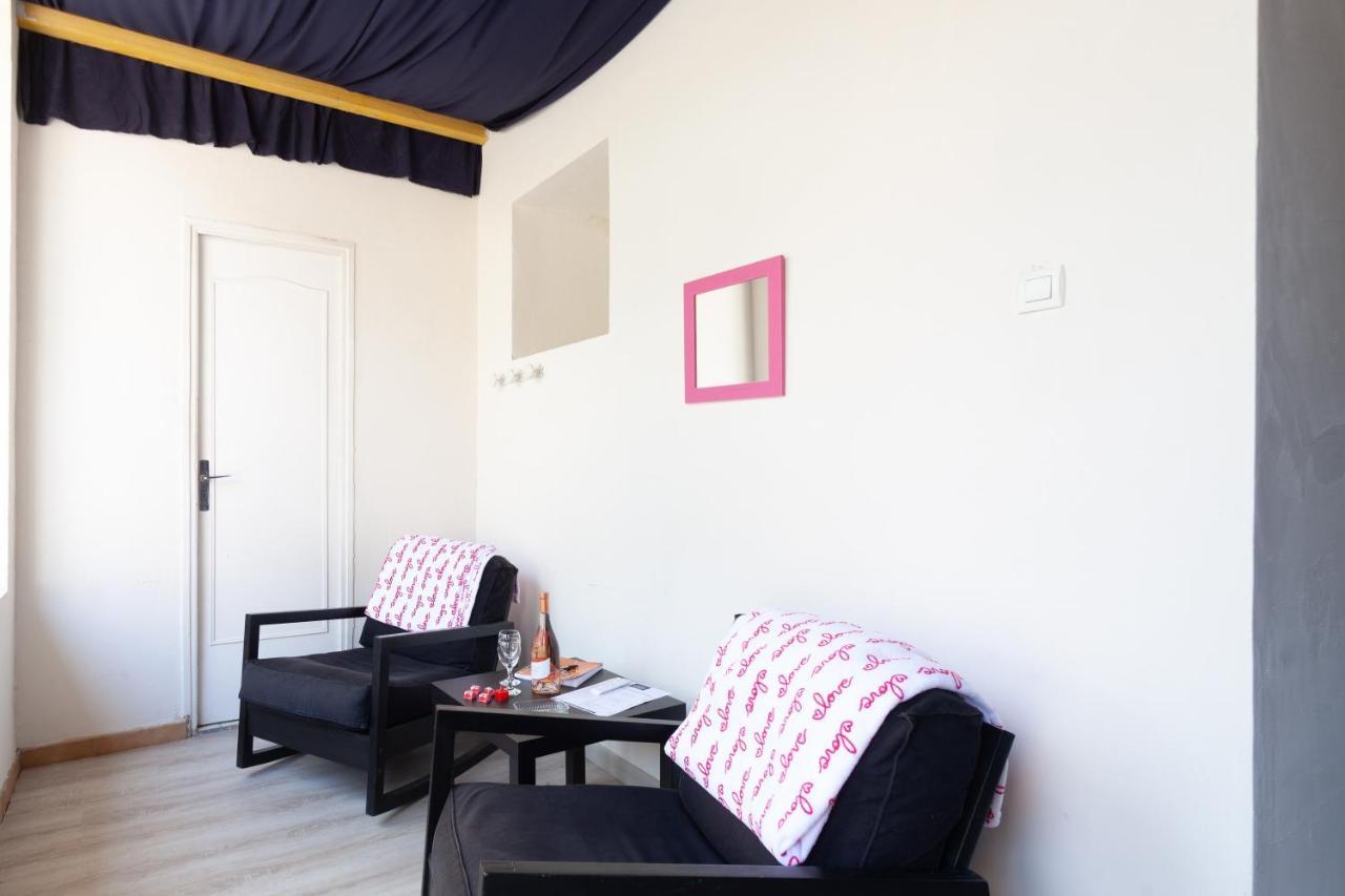 Love Room Avec Balneo Тулон Экстерьер фото